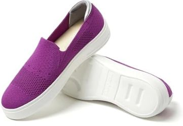 New with tags size 8 Magenta color women’s Dearfoams shoes