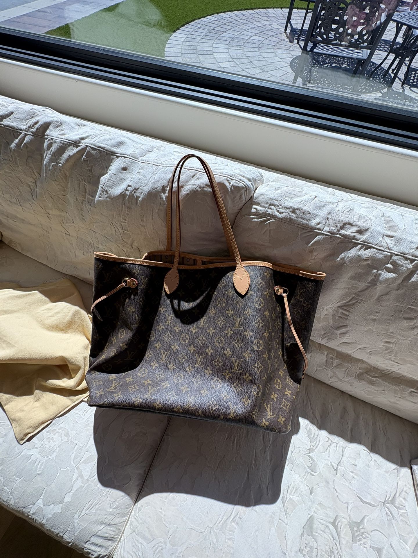 Louis Vuitton Neverfull GM monogram design
