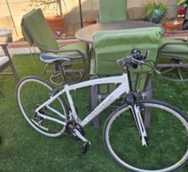 --Diamond Back Bike Like New Reduce Price 🚲