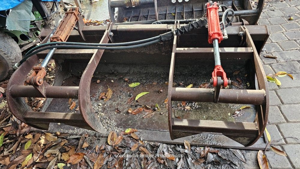 GRAPPLE FOR SKIDSTEER