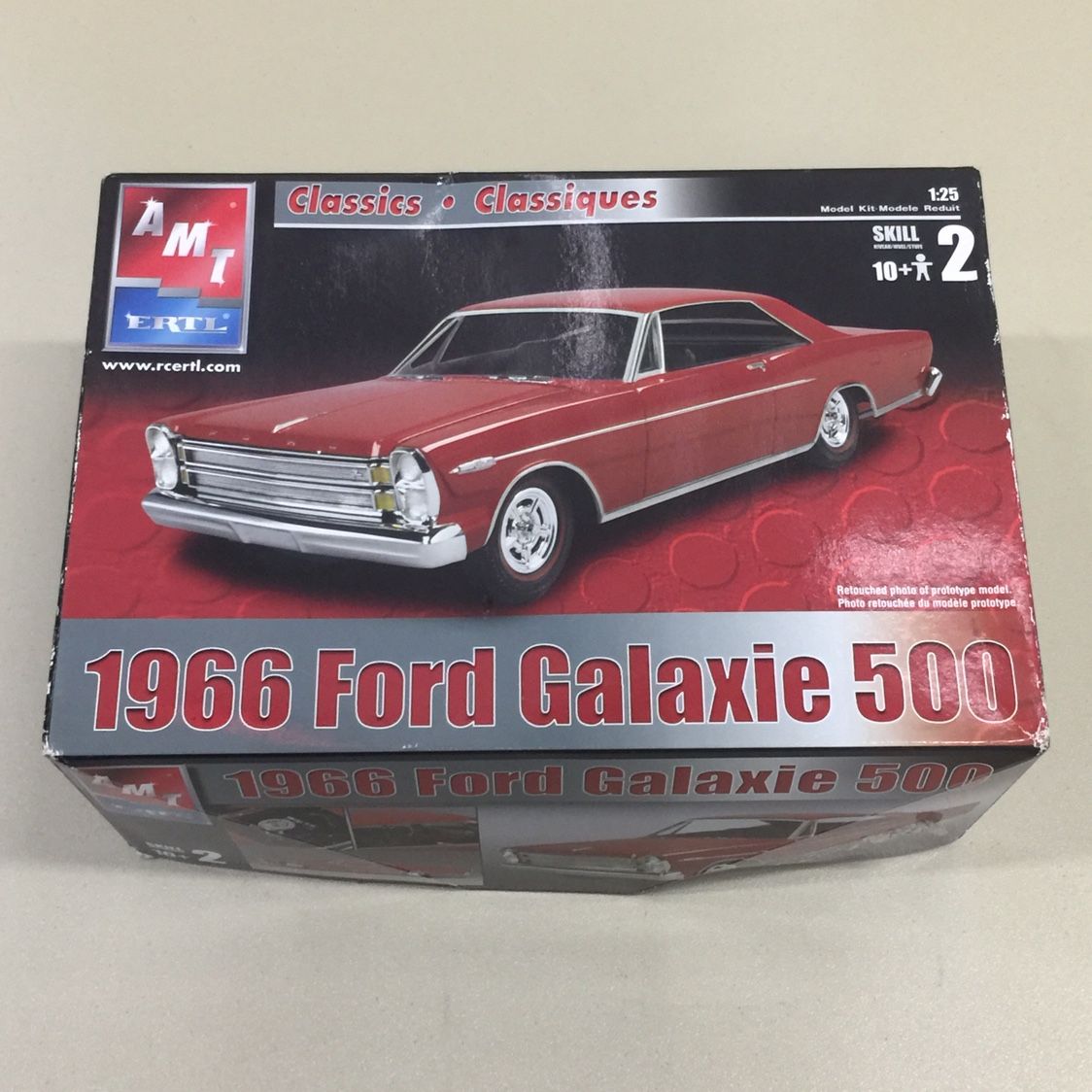 AMT Ertl 1966 Ford Galaxie 500 Model Kit