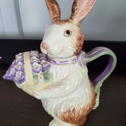Loganberger Bunny Teapot