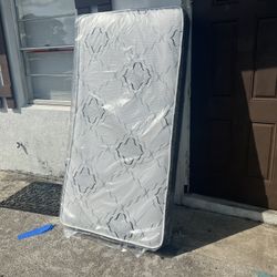   Mattresses: twin, full , queen regular ,  Colchon Nuevo Colchones plush or pillow top available cama bed mattress 