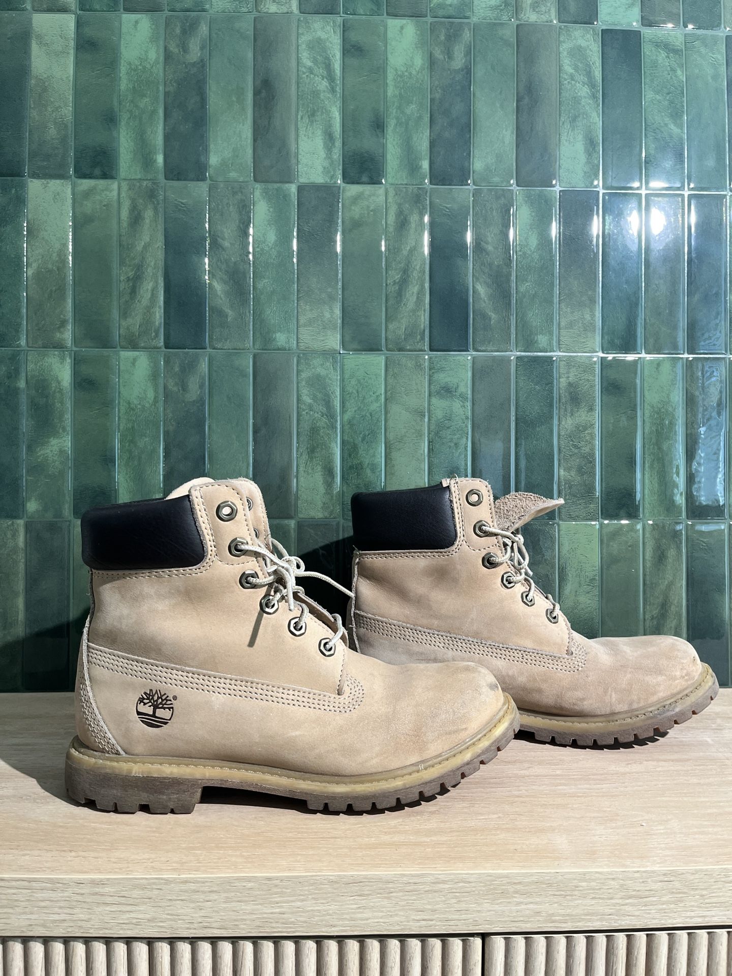 Size 8 Women’s Timberland Premium 6 Inch Primaloft Genuine Leather Boots