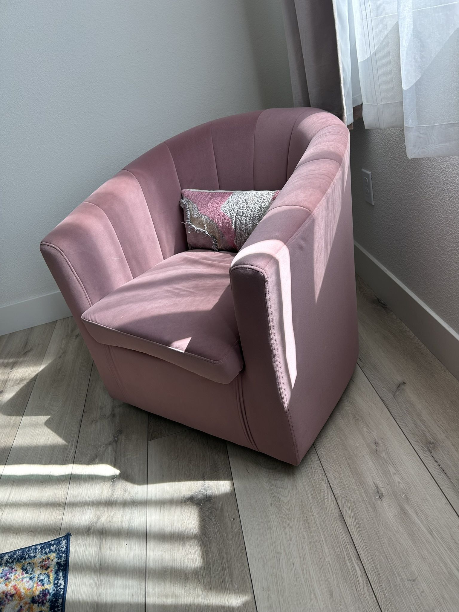 Cute Looking Swivel Chair on SALE