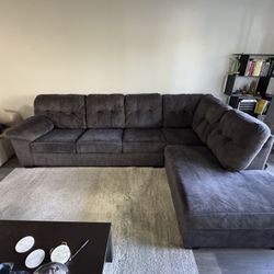 Large Sectional Couch with Chaise – Great Condition
