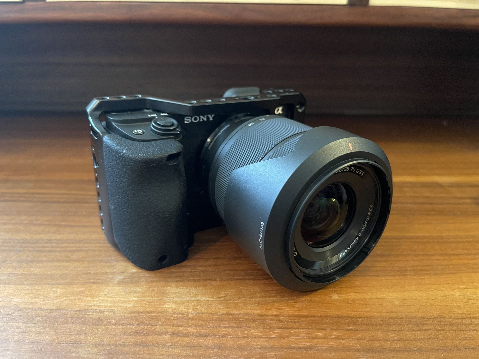 Sony a6400 with 3 lenses ~ 850 shutter, Mint condition