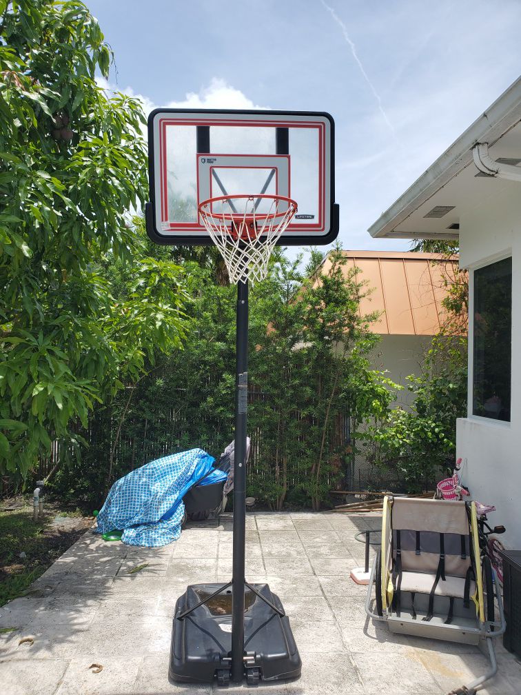 Basketball hoop. Great condition.