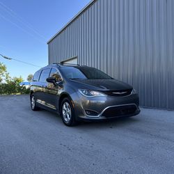 2017 Chrysler Pacifica Touring-L Plus 