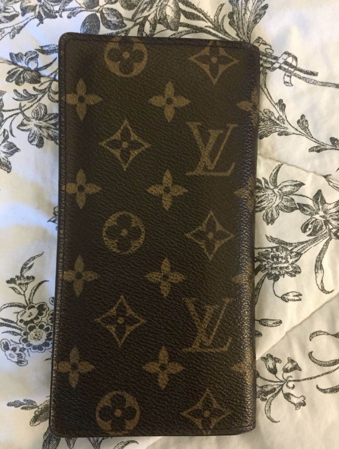 Louis Vuitton check Book Holder for Sale in Marvin, NC - OfferUp