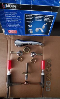 MOEN Lever Two-Handle Chrome/Polished Brass Roman Tub Faucet