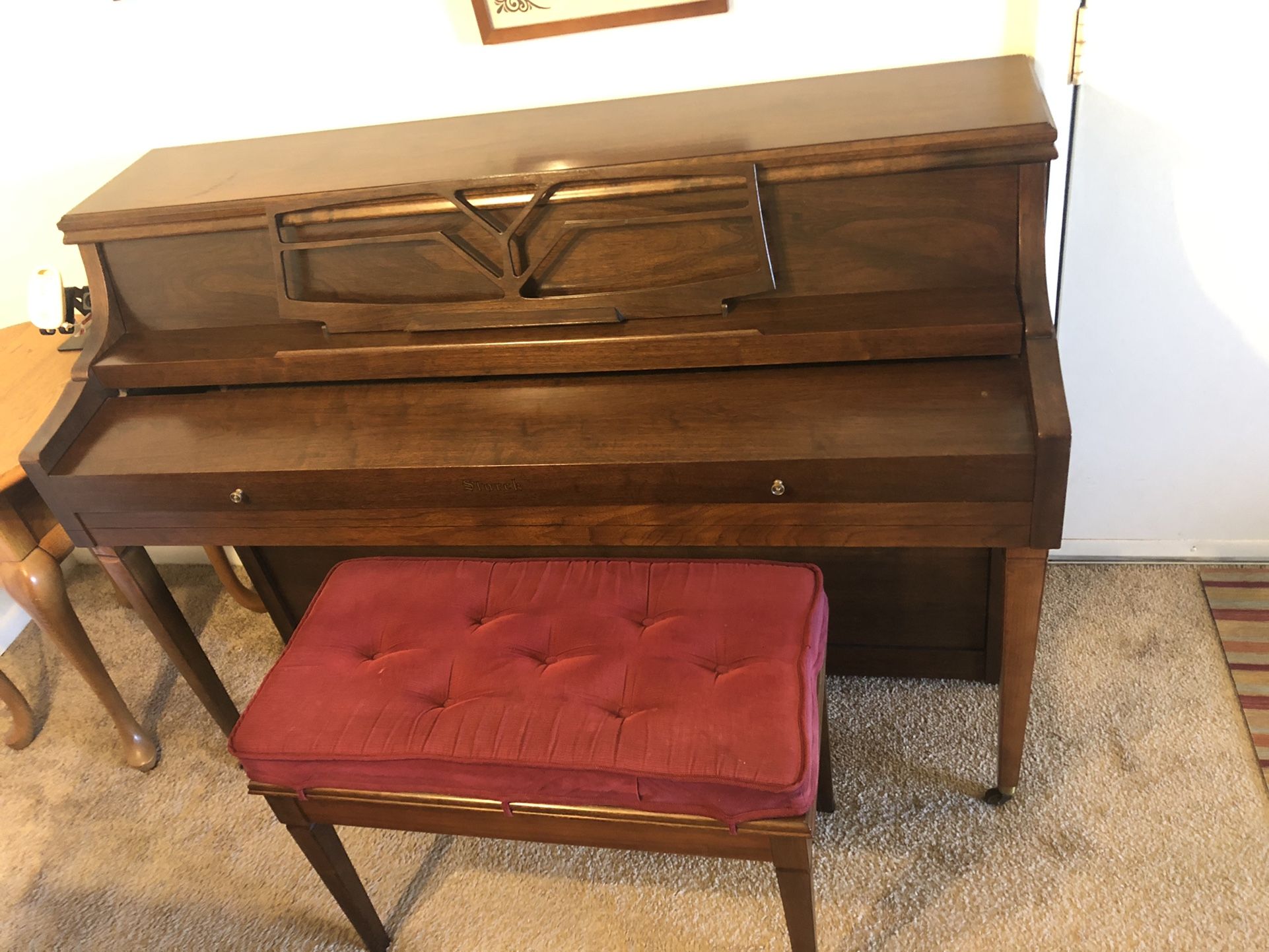 Piano (stark) With Delivery And Tuning