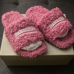 Pink Balenciaga fur slides