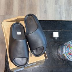 Yeezy Slide Dark Grey 