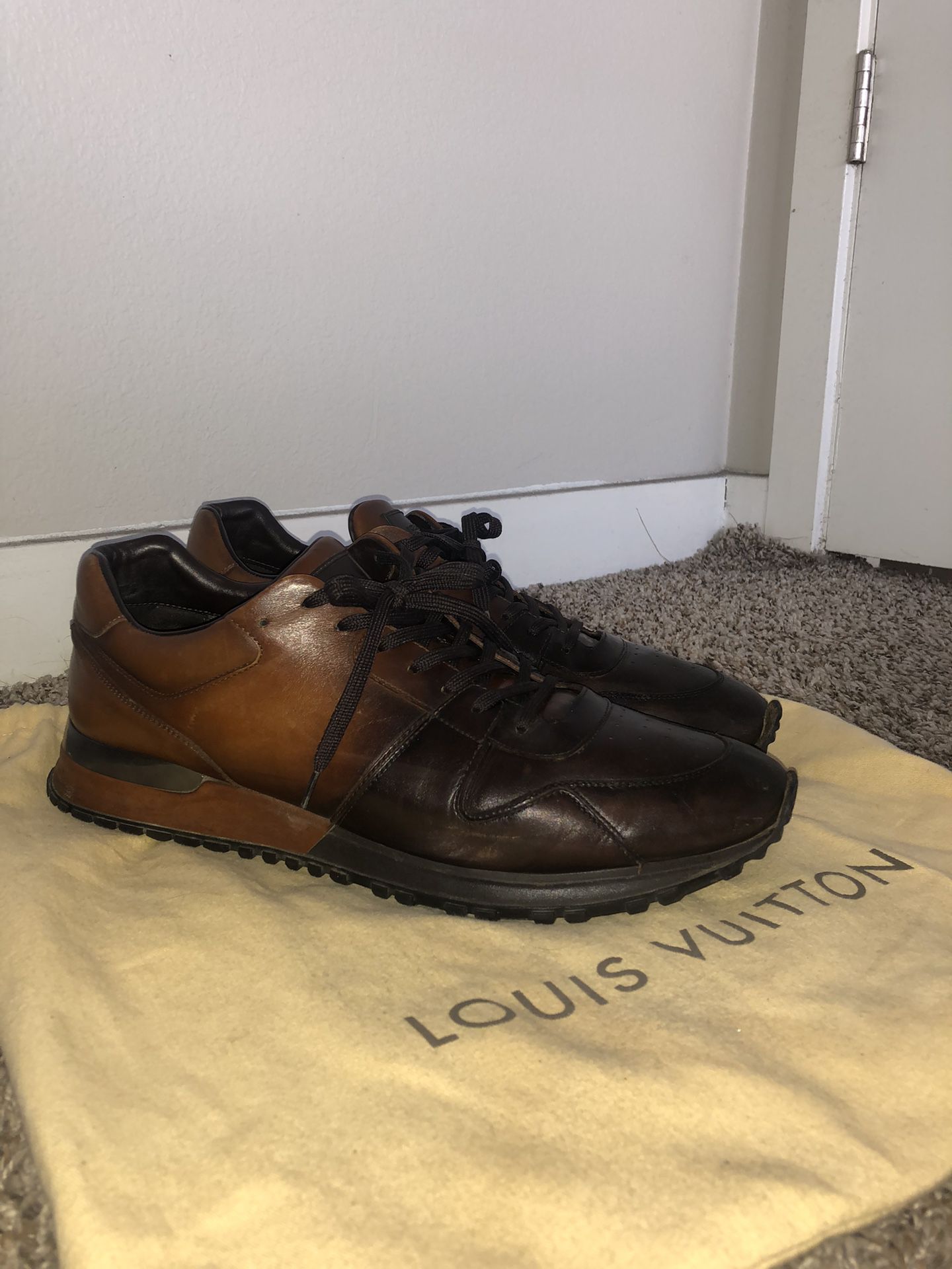 Louis vuitton men shoes 9.5 for Sale in Phoenix, AZ - OfferUp
