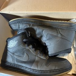 Air Jordan 1 Mid Men’s Size 12