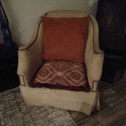 SWIVEL LOUNGING CHAIRS