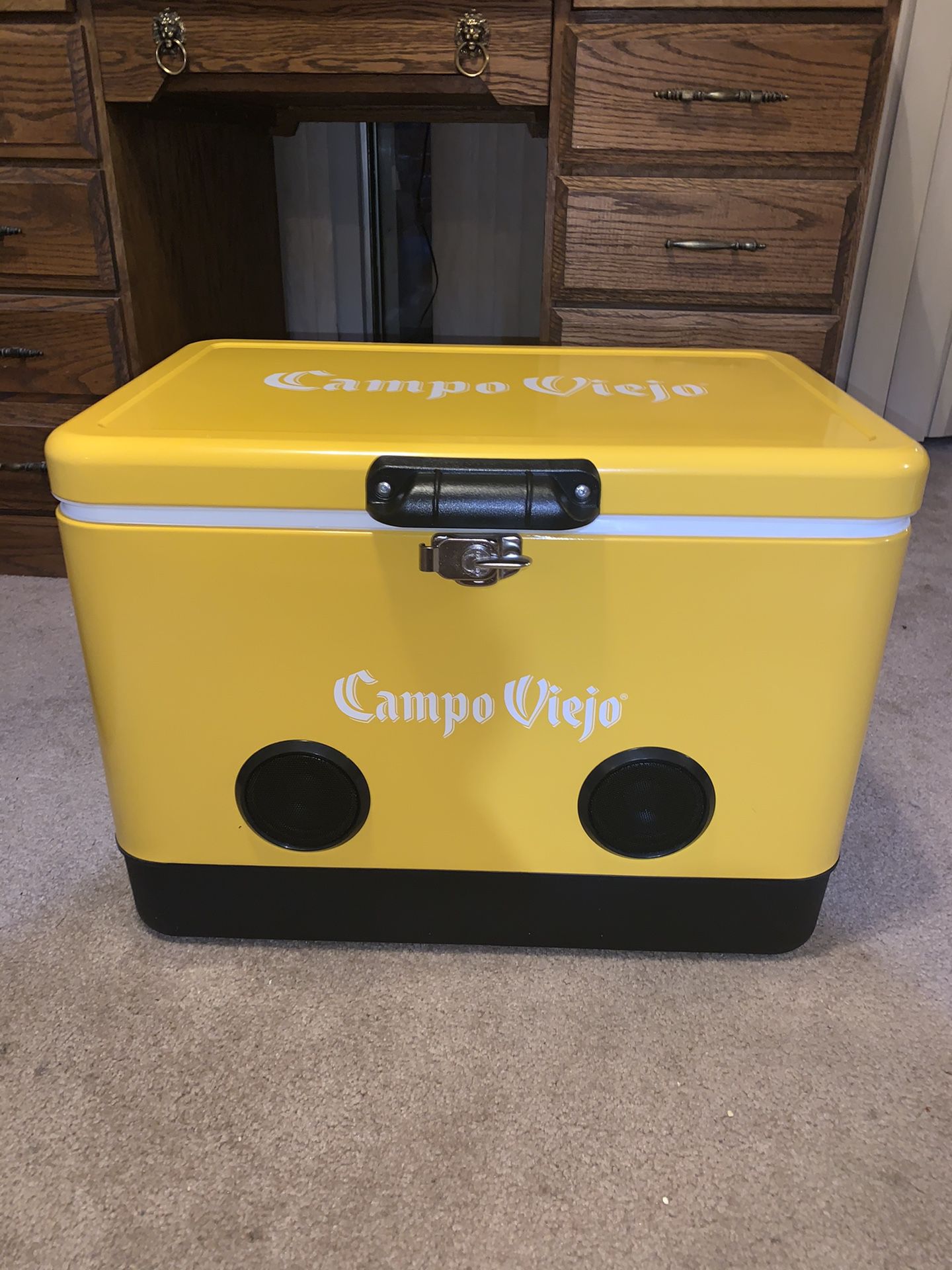 Campo Viejo 54 Qt Cooler with Bluetooth Speaker