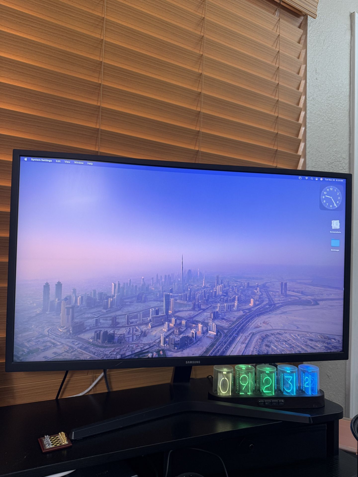 SAMSUNG 32" UJ59 Series 4K UHD (3840x2160) Computer Monitor,VA Panel, HDMI, Display Port, Eye Saver/Flicker Free Mode, FreeSync,