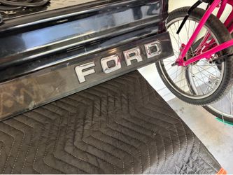 Ford reflector piece for tail gate 92-97 Ford truck OBS
