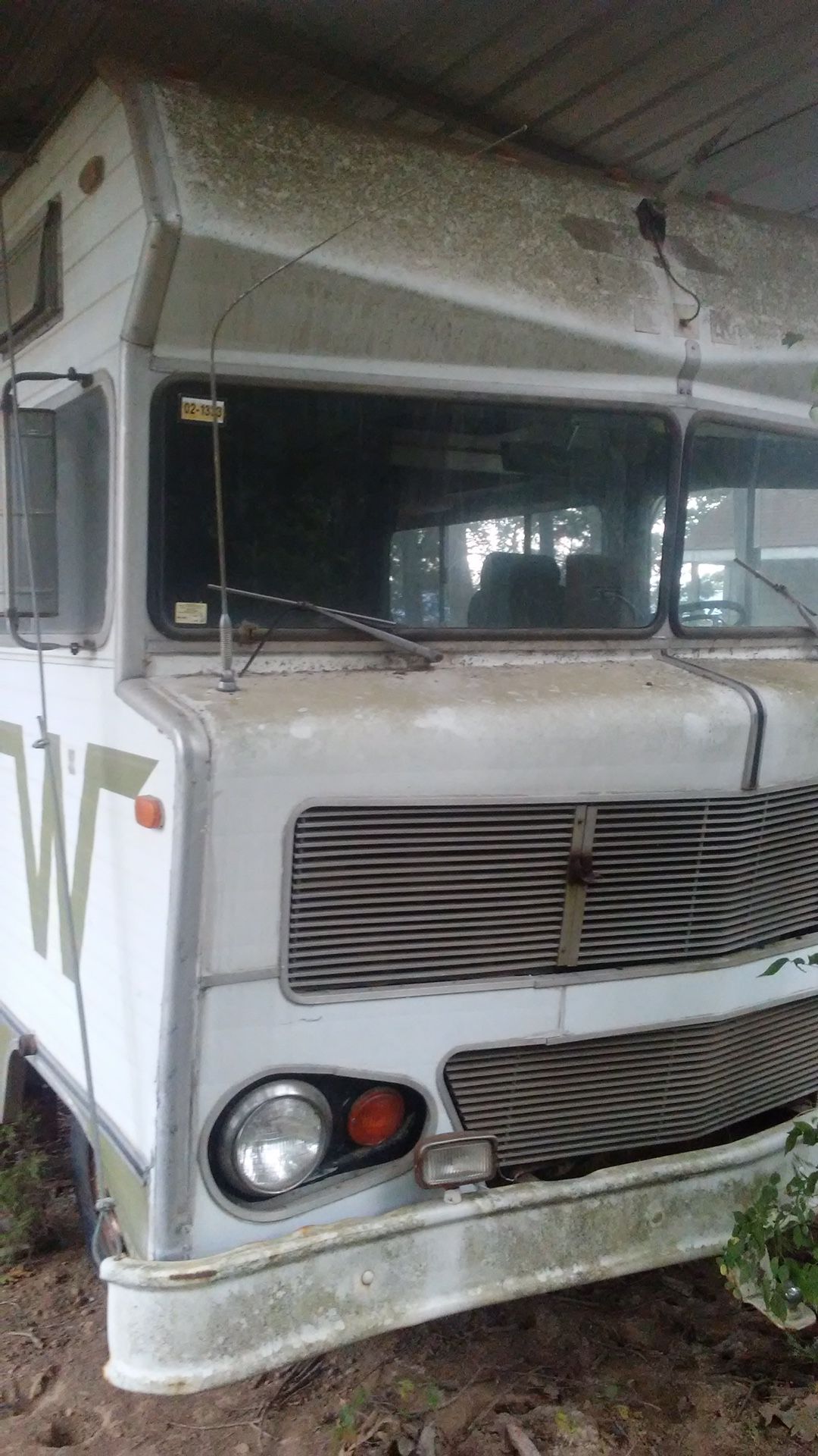 72 Winnebago Indian all original plus rv awning 18x30 foot. Rv is ready for restoration it’s all there like you stepped back in time. Grandpa drive i