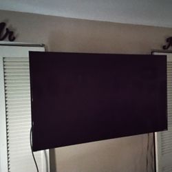 65" Vizio Smart Tv BLUE HUE with Wall Mount /Remote