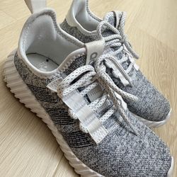 Women’s Adidas Kaptir size 7