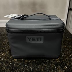 Yeti Daytrip Insulated Box 9 L , gray color