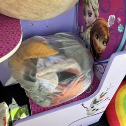 Free kids desk frozen, Star Wars plush