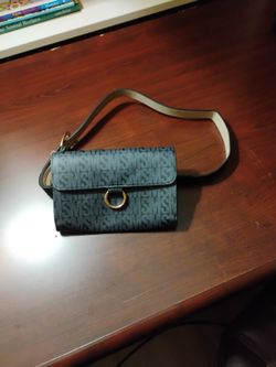 Black Steve Madden Belted Fanny pack Clutch (L)