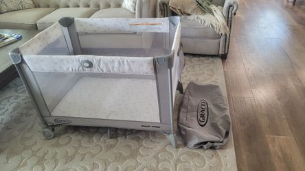 Graco Pack 'n Play Portable Playard / Travel Crib – Like New**