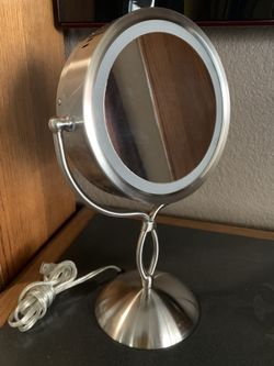 Lighted 2-sided Makeup Mirror 