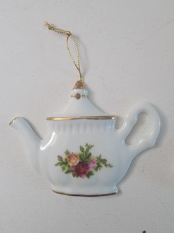 3 ROYAL ALBERT TREE ORNAMENTS 1962