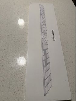 New sealed - Apple Magic Keyboard full size with numeric keypad (lightning port)