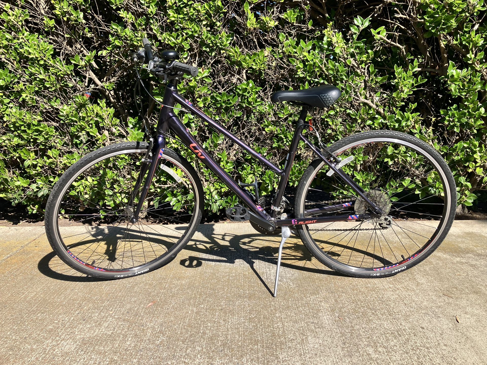 Giant Liv Hybrid Bicycle (700c)