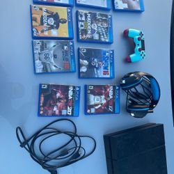 Playstation 4 With Games And Accesories