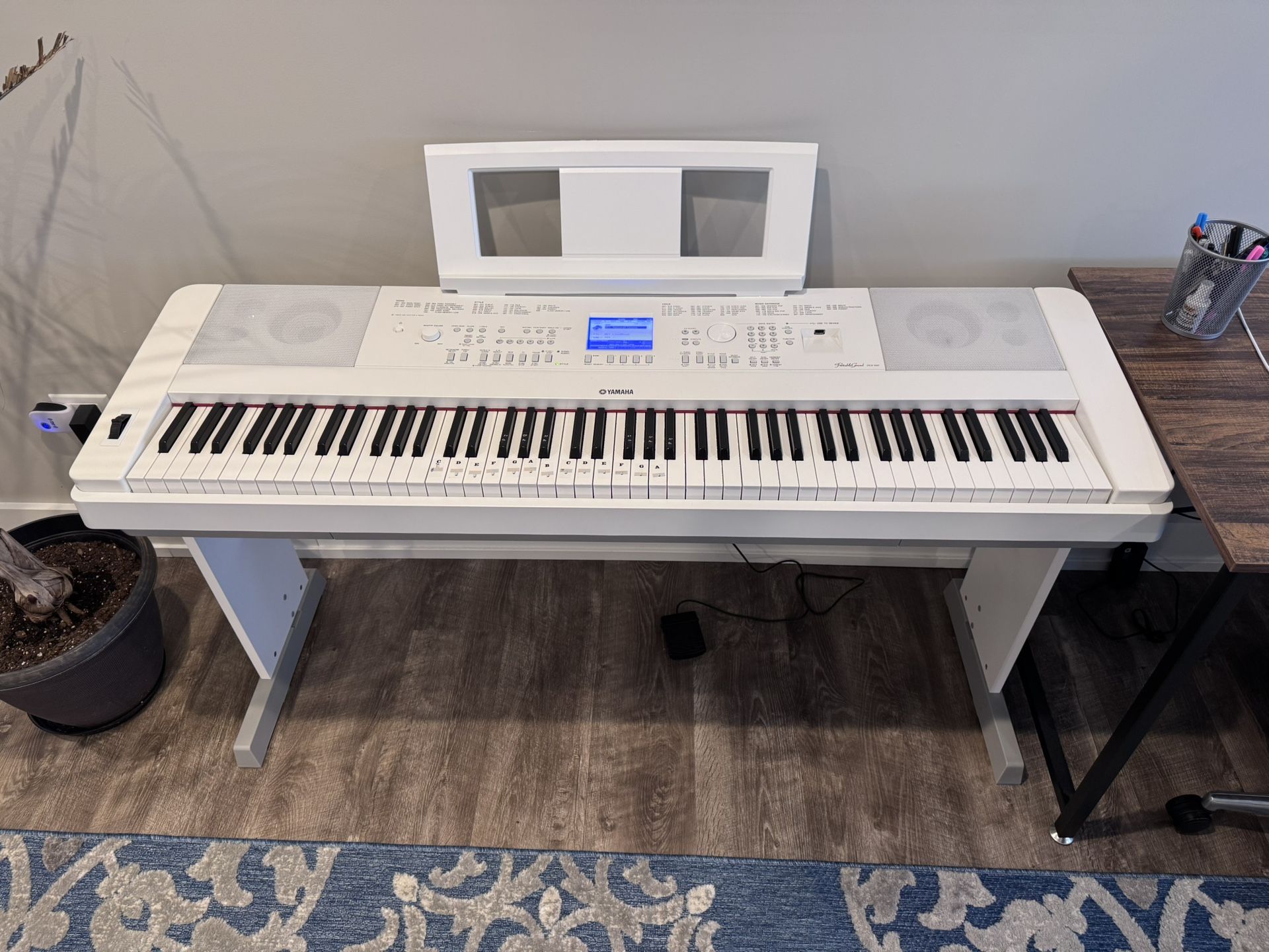 Yamaha Piano Keyboard DGX-660