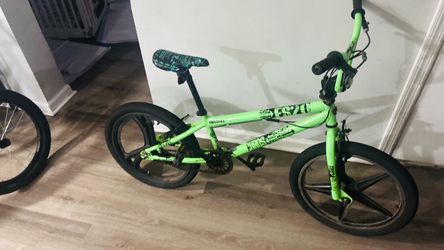 Bicycle Lot & Frames – Sell Separately or All Together (Extra Wheels Included)