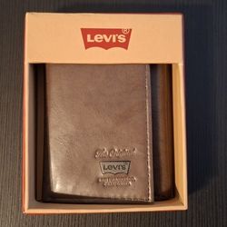 Brand New Levi’s Genuine Leather Trifold – San Francisco Special Edition