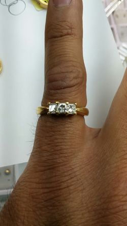 14K GOLD Engagement ring . 75 ct diamonds 4.2 grams