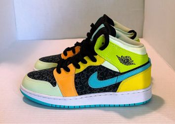 Nike Air Jordan 1 Mid SE GS  Size 5Y