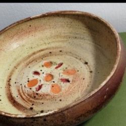 SIGNED  HAND MADE - PAINTED POTTERY ART - BOWL 8"×3" - V40