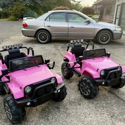 Pink electric Jeep X2 Adorable working jeeps. 