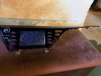 2019 Toyota Camry SE OEM Radio / Display Screen (Fully Working)