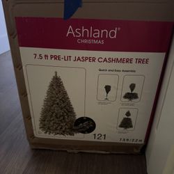 7.5ft Pre-lit Christmas Tree