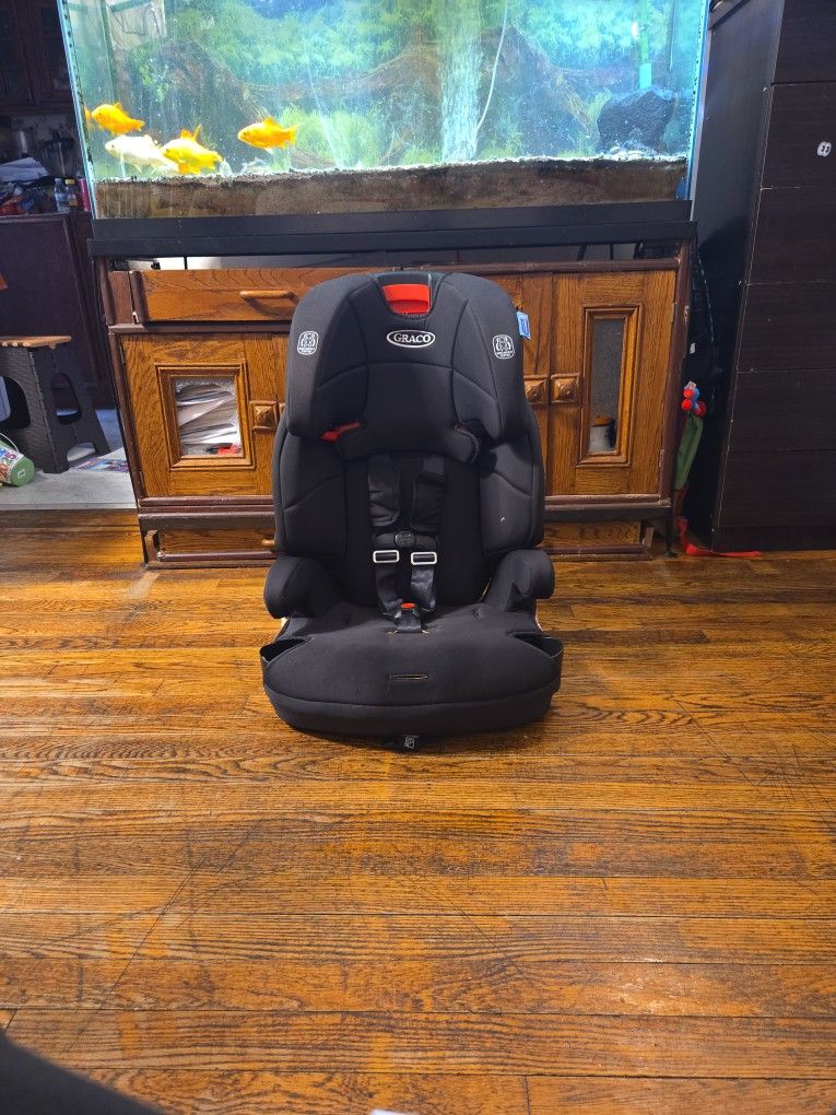 Graco Harness Booster
Tranzitionsâ„¢ 3-in-1 Harness Booster
