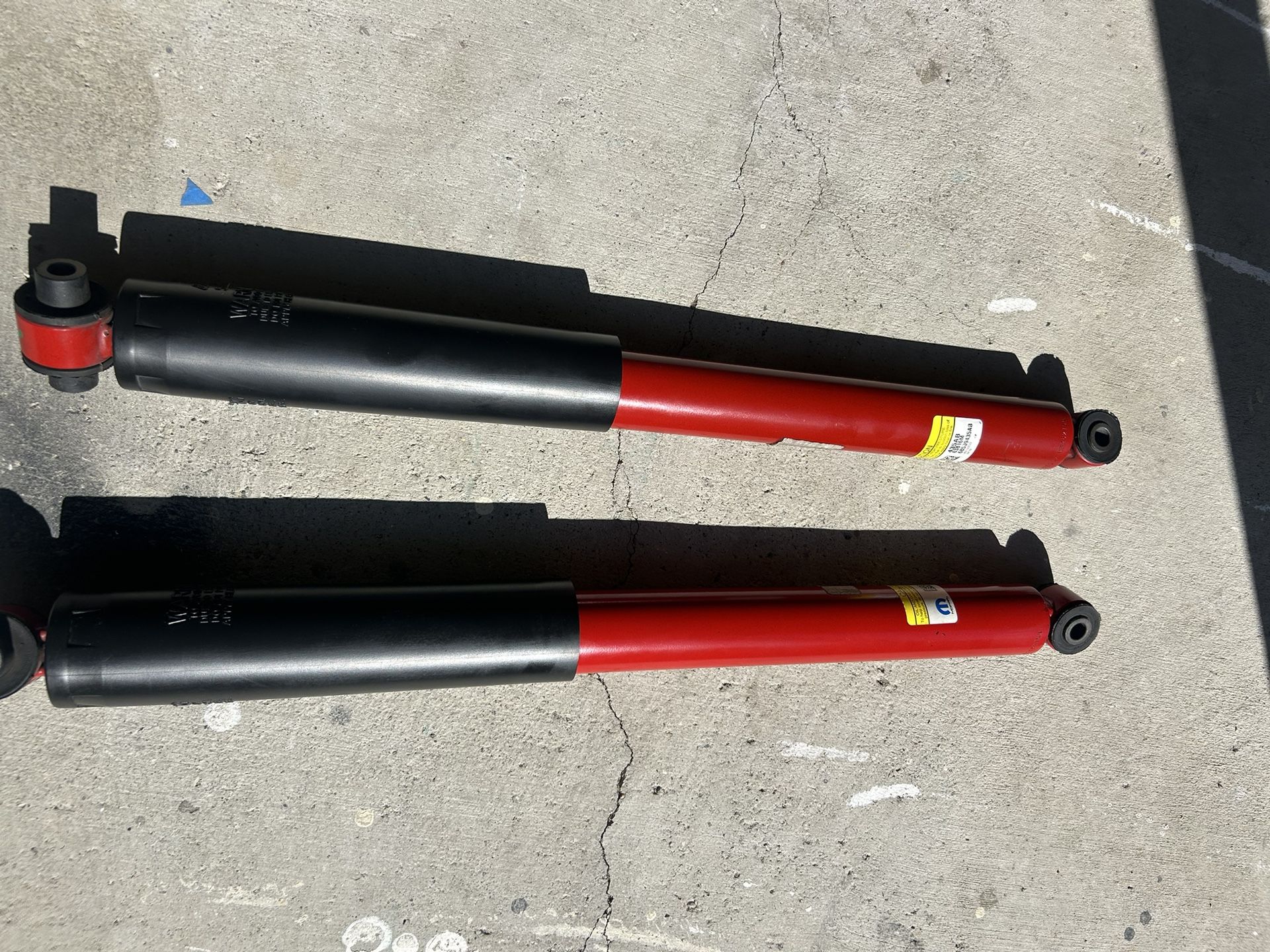 Amortiguadores Traseros Para Jeep  Wrangler Or Cherokee Del Deler  En Muy Buenas Condiciones 