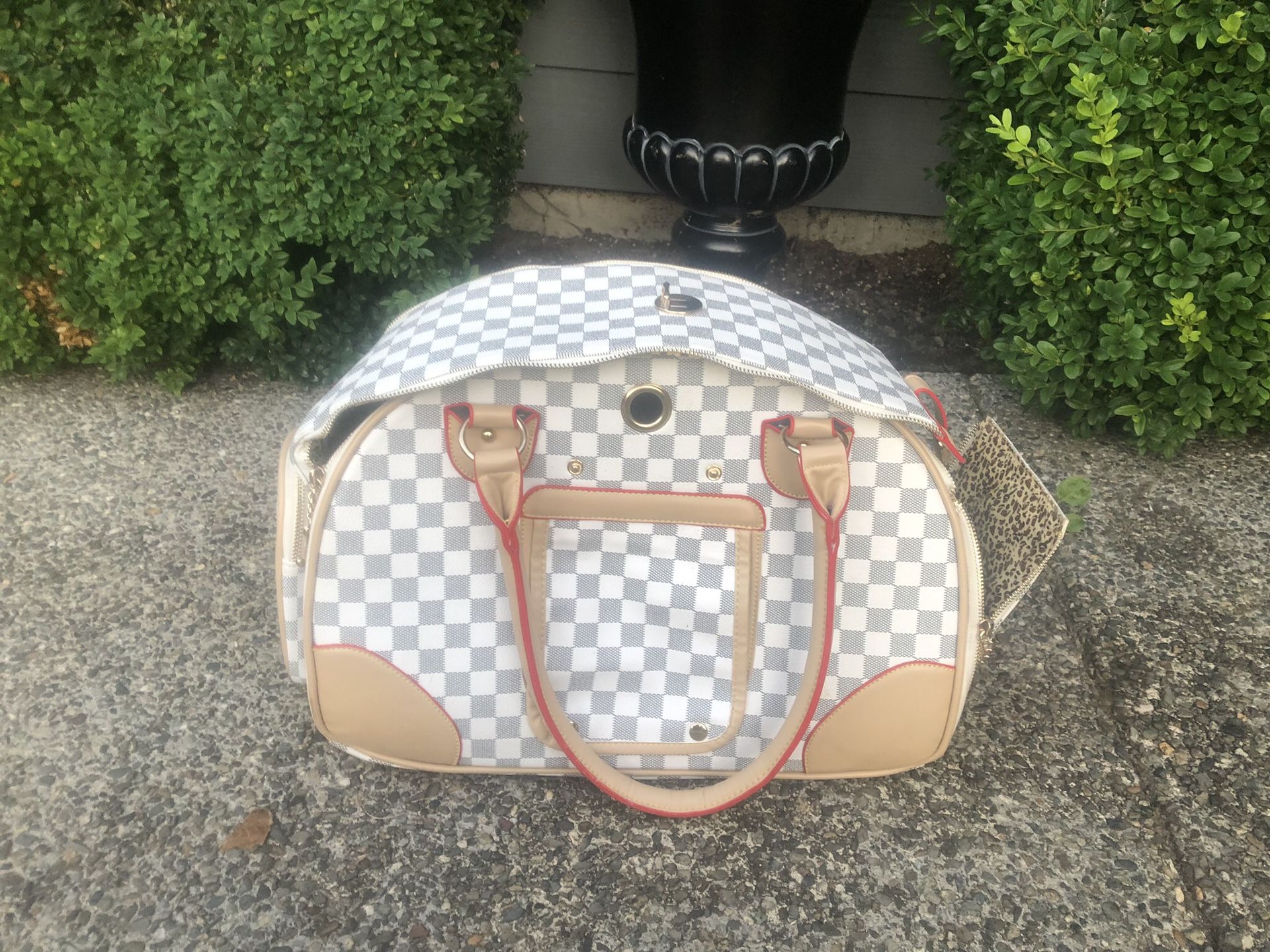 Very nice checkered small dog/ cat carrier