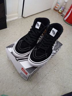 Sk8 - Hi ( Skateistan ) Checkerboard Van's 