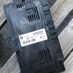 BMW  E82  2008 135i  Footwell Module 